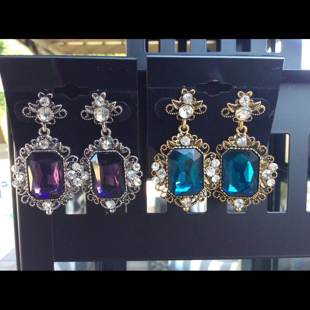 COSTUME JEWELRY EARRINGS